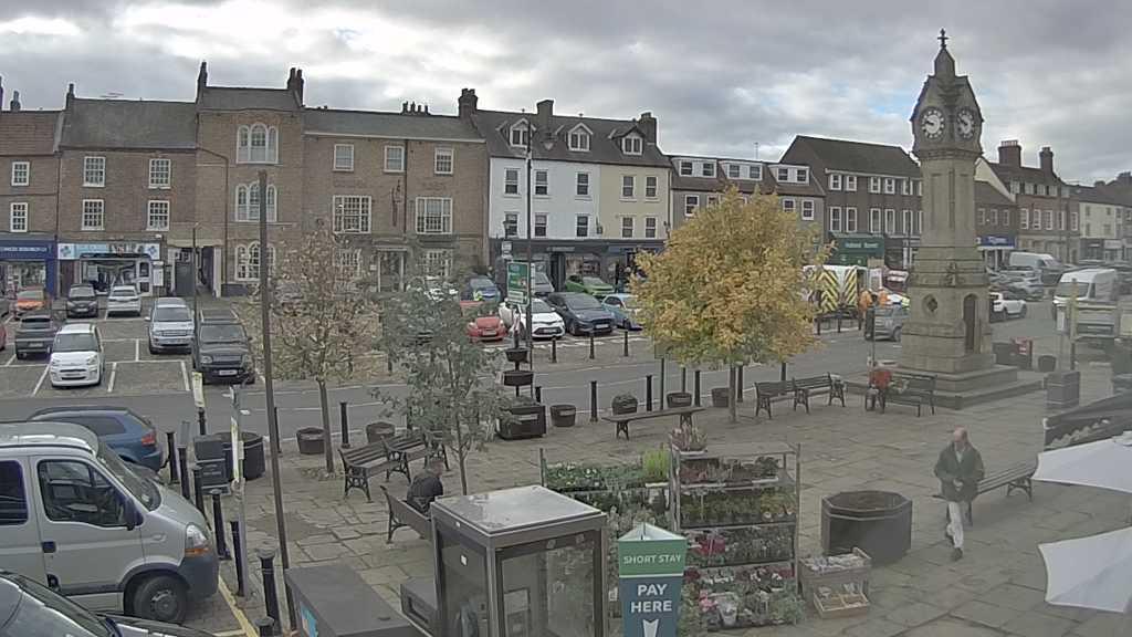 Thirsk webcam overlooking the Market Place