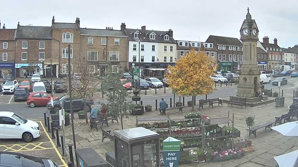 Thirsk webcam overlooking the Market Place