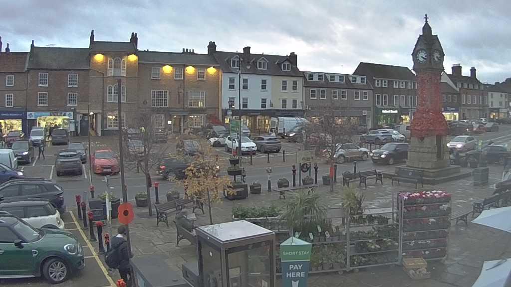 Thirsk webcam overlooking the Market Place
