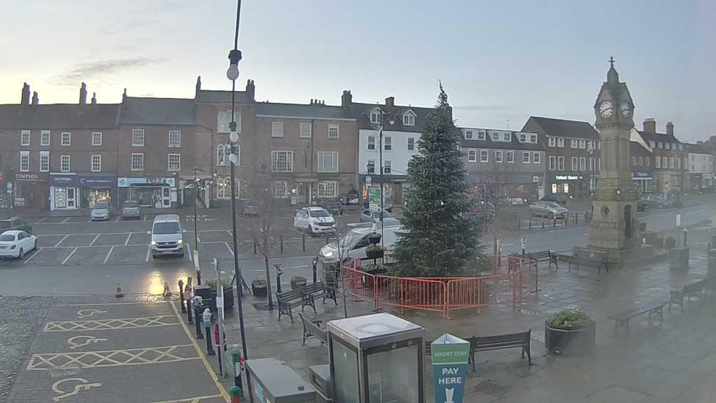 Thirsk webcam overlooking the Market Place