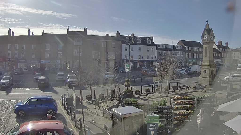 Thirsk webcam overlooking the Market Place