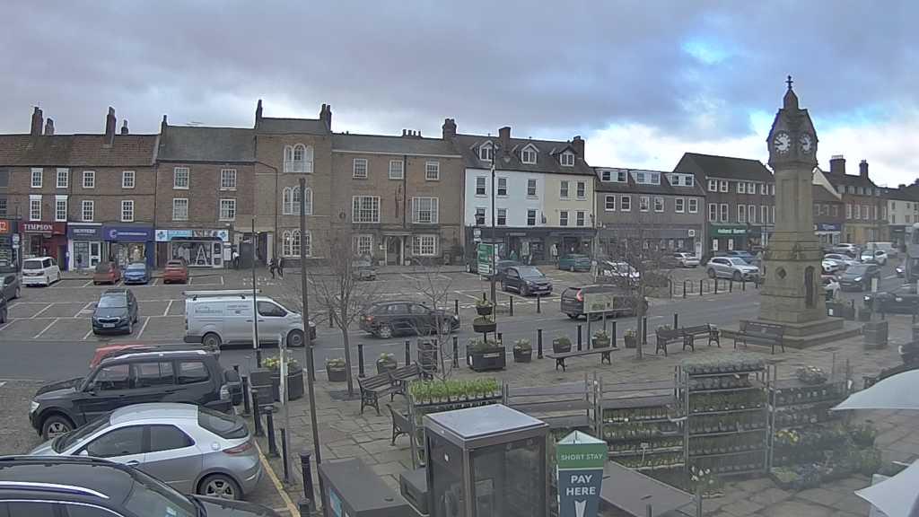 Thirsk webcam overlooking the Market Place