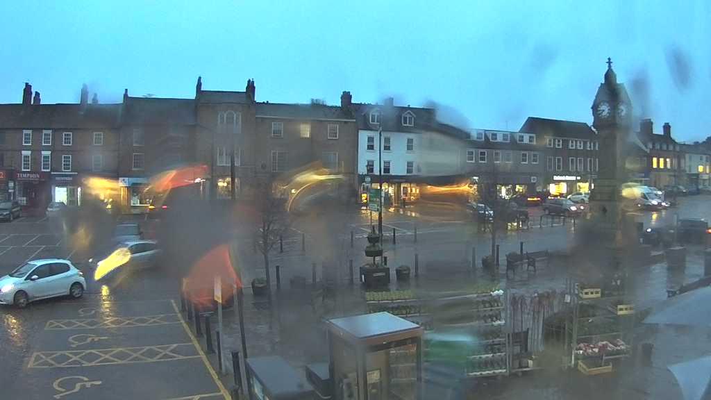 Thirsk webcam overlooking the Market Place