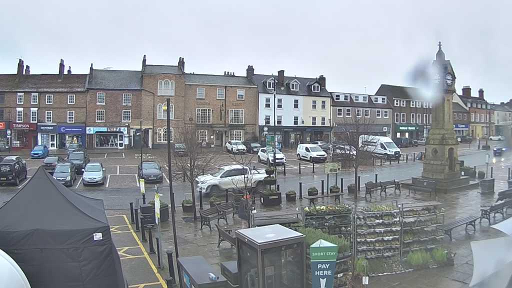Thirsk webcam overlooking the Market Place