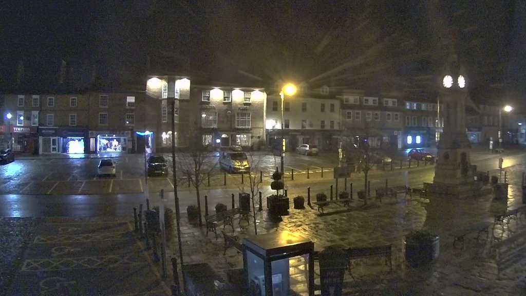 Thirsk webcam overlooking the Market Place
