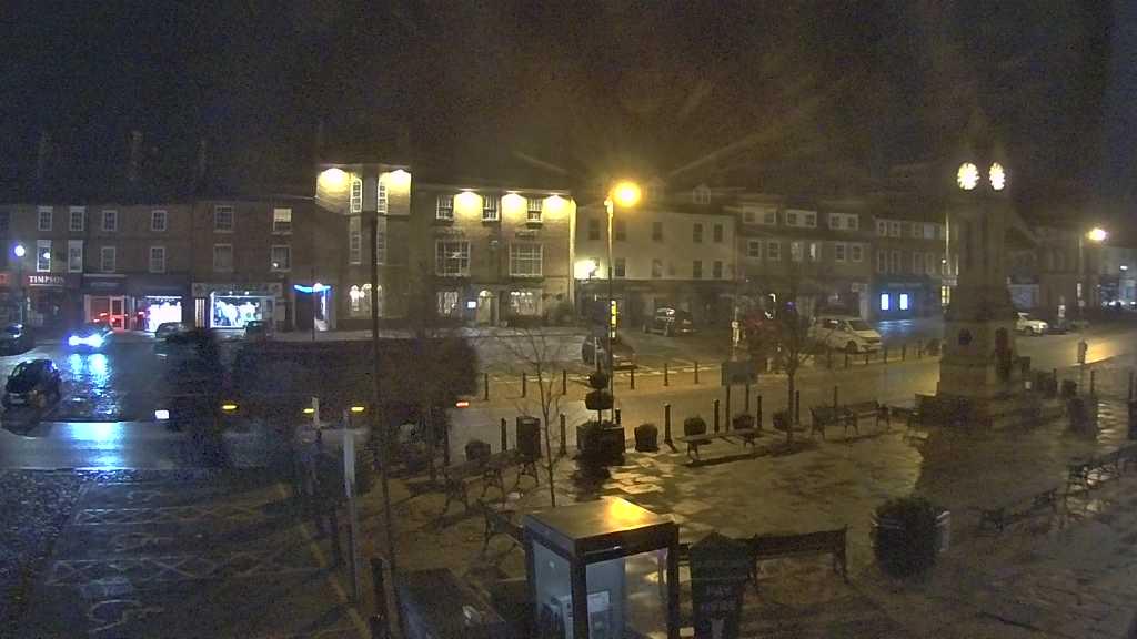 Thirsk webcam overlooking the Market Place