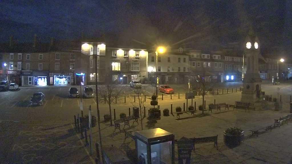 Thirsk webcam overlooking the Market Place