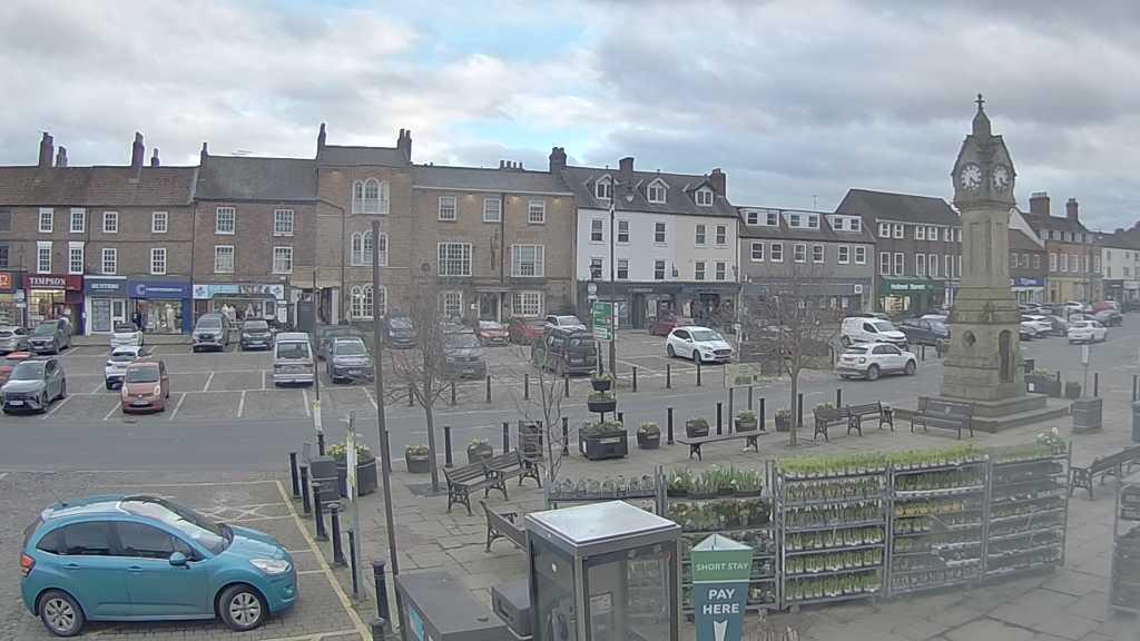 Thirsk webcam overlooking the Market Place