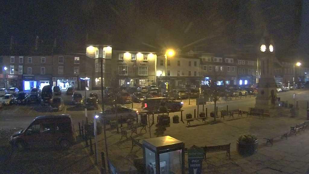 Thirsk webcam overlooking the Market Place