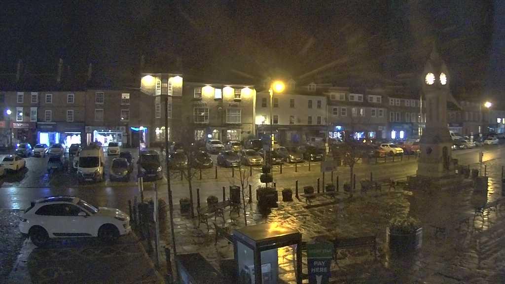 Thirsk webcam overlooking the Market Place