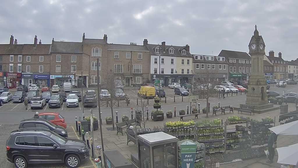 Thirsk webcam overlooking the Market Place
