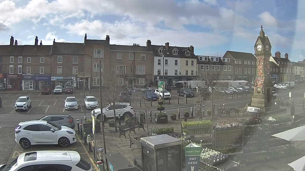 Thirsk webcam overlooking the Market Place