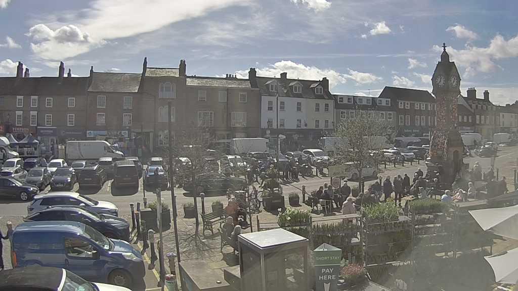 Thirsk webcam overlooking the Market Place