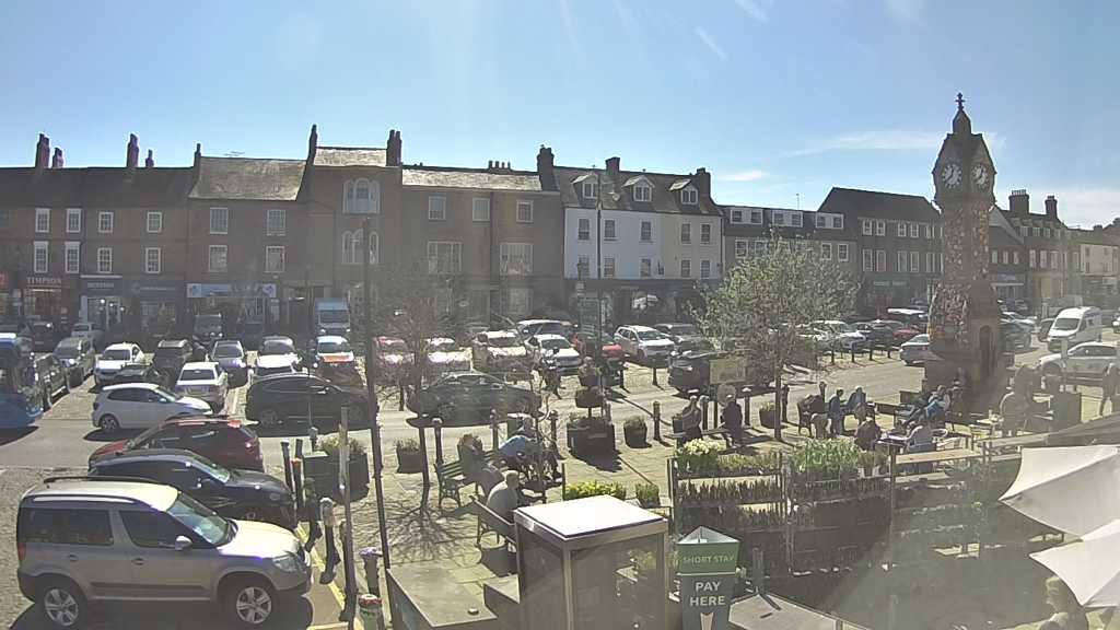 Thirsk webcam overlooking the Market Place