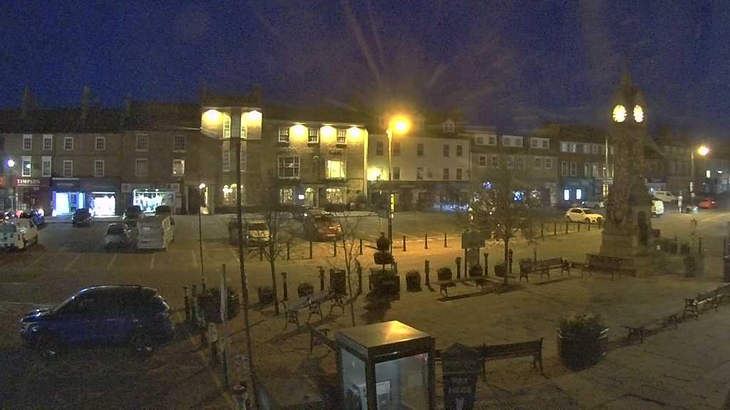 Thirsk webcam overlooking the Market Place