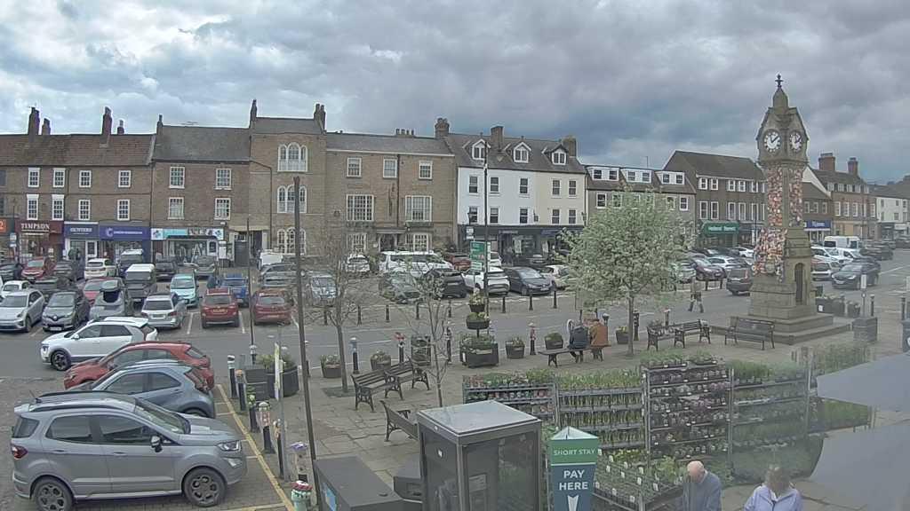 Thirsk webcam overlooking the Market Place