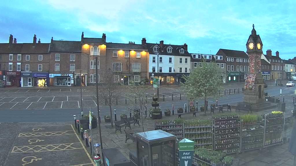 Thirsk webcam overlooking the Market Place