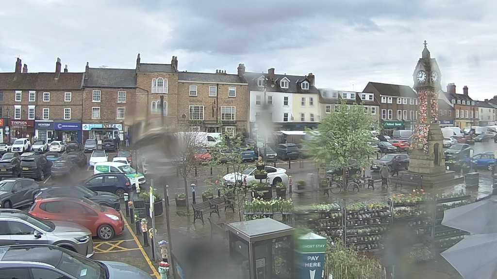 Thirsk webcam overlooking the Market Place