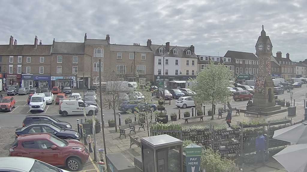 Thirsk webcam overlooking the Market Place