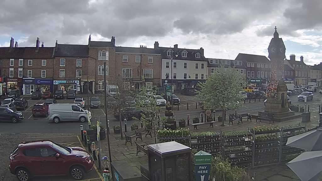 Thirsk webcam overlooking the Market Place
