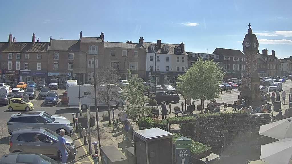 Thirsk webcam overlooking the Market Place