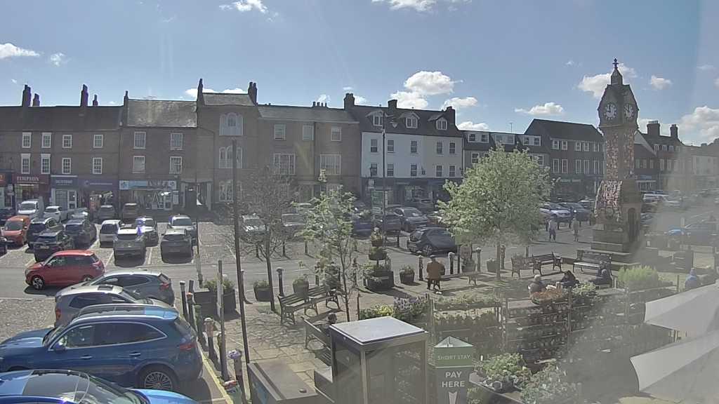 Thirsk webcam overlooking the Market Place