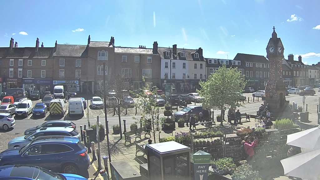 Thirsk webcam overlooking the Market Place