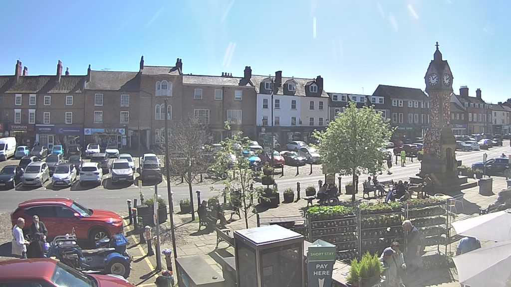Thirsk webcam overlooking the Market Place