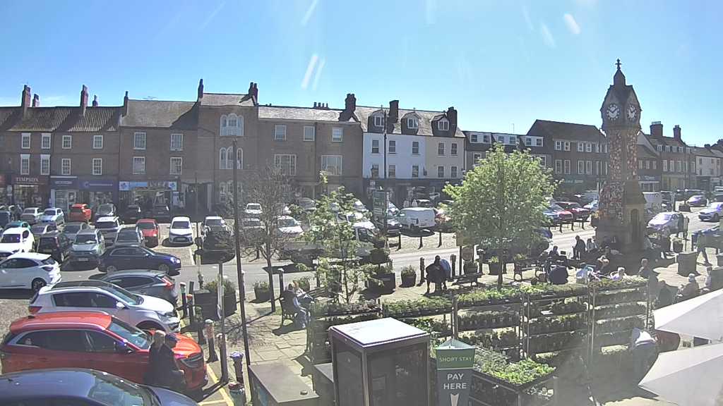 Thirsk webcam overlooking the Market Place