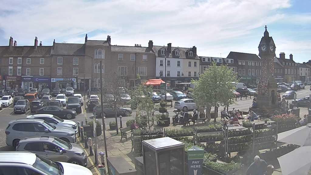 Thirsk webcam overlooking the Market Place