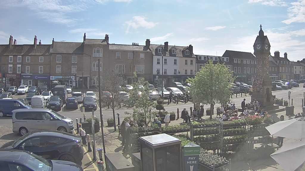 Thirsk webcam overlooking the Market Place
