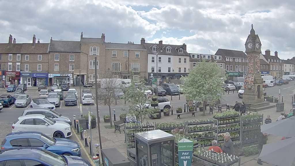 Thirsk webcam overlooking the Market Place