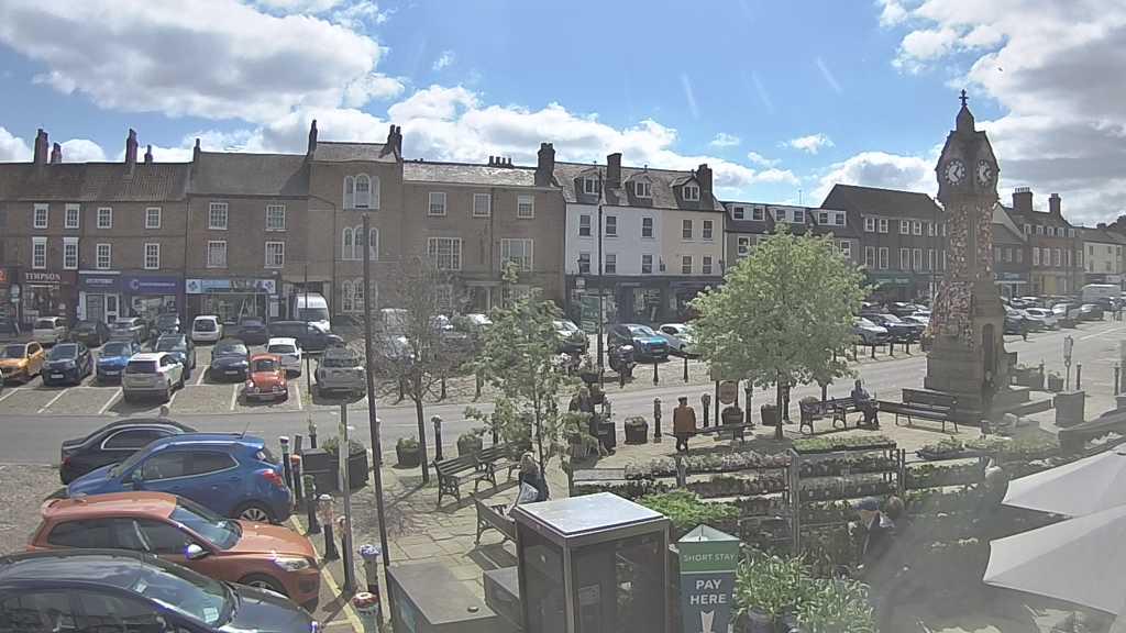 Thirsk webcam overlooking the Market Place