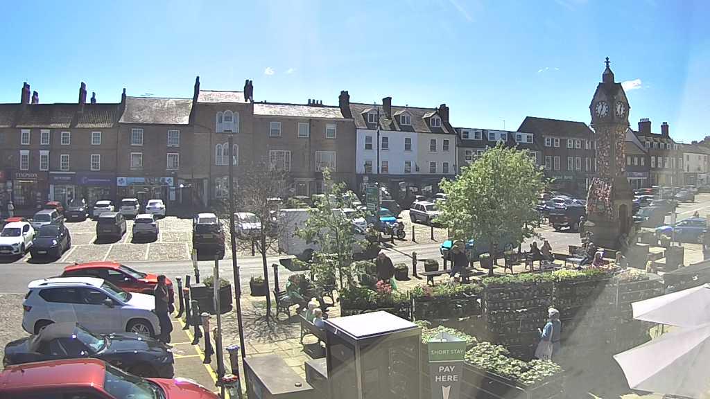 Thirsk webcam overlooking the Market Place