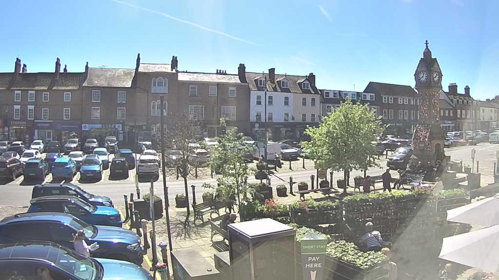 Thirsk webcam overlooking the Market Place