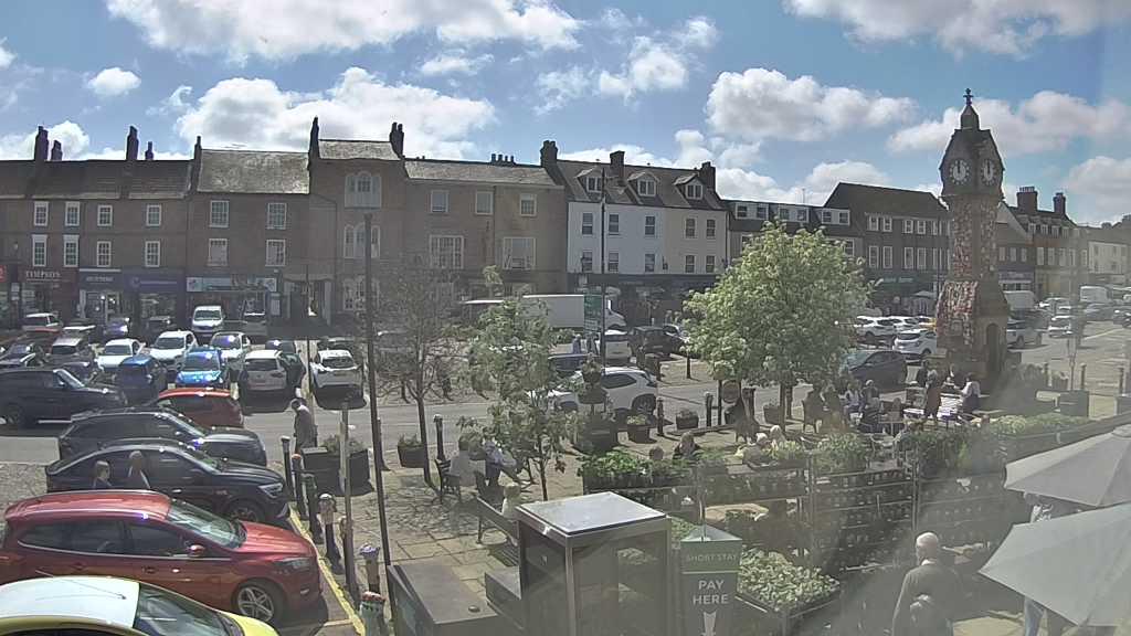 Thirsk webcam overlooking the Market Place