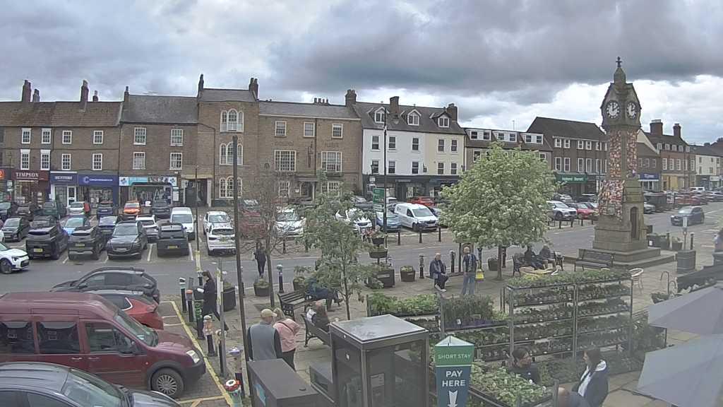 Thirsk webcam overlooking the Market Place