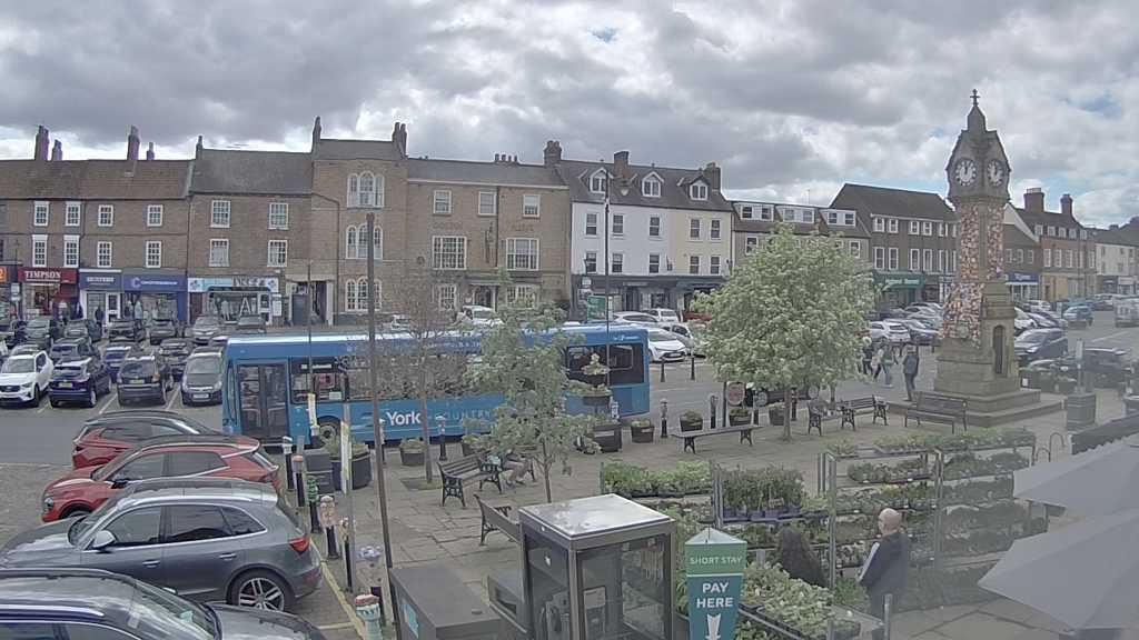 Thirsk webcam overlooking the Market Place
