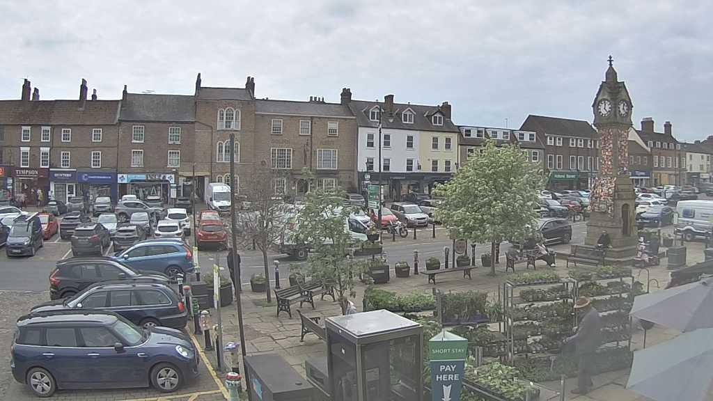 Thirsk webcam overlooking the Market Place