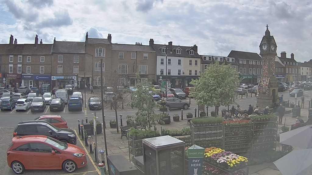 Thirsk webcam overlooking the Market Place