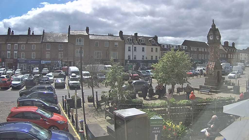 Thirsk webcam overlooking the Market Place