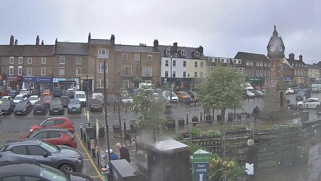 Thirsk webcam overlooking the Market Place