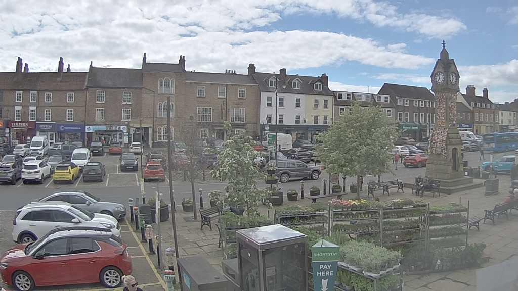 Thirsk webcam overlooking the Market Place