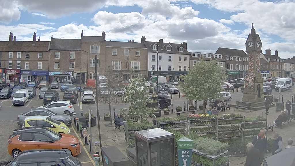 Thirsk webcam overlooking the Market Place