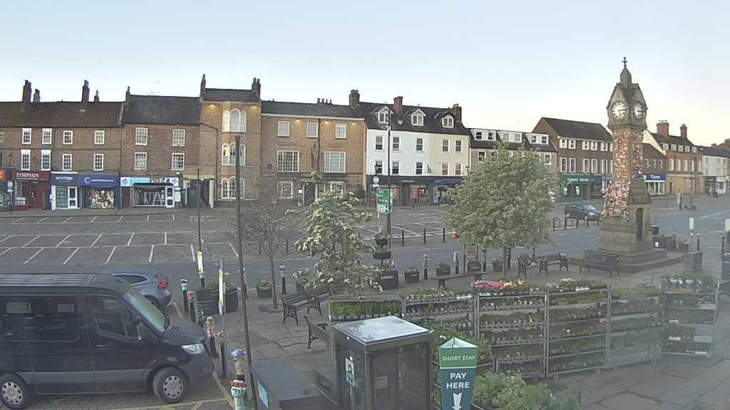 Thirsk webcam overlooking the Market Place