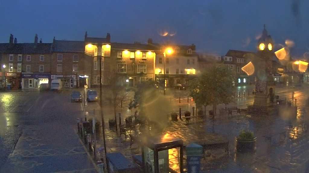 Thirsk webcam overlooking the Market Place