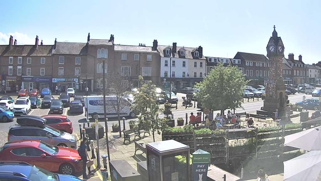 Thirsk webcam overlooking the Market Place