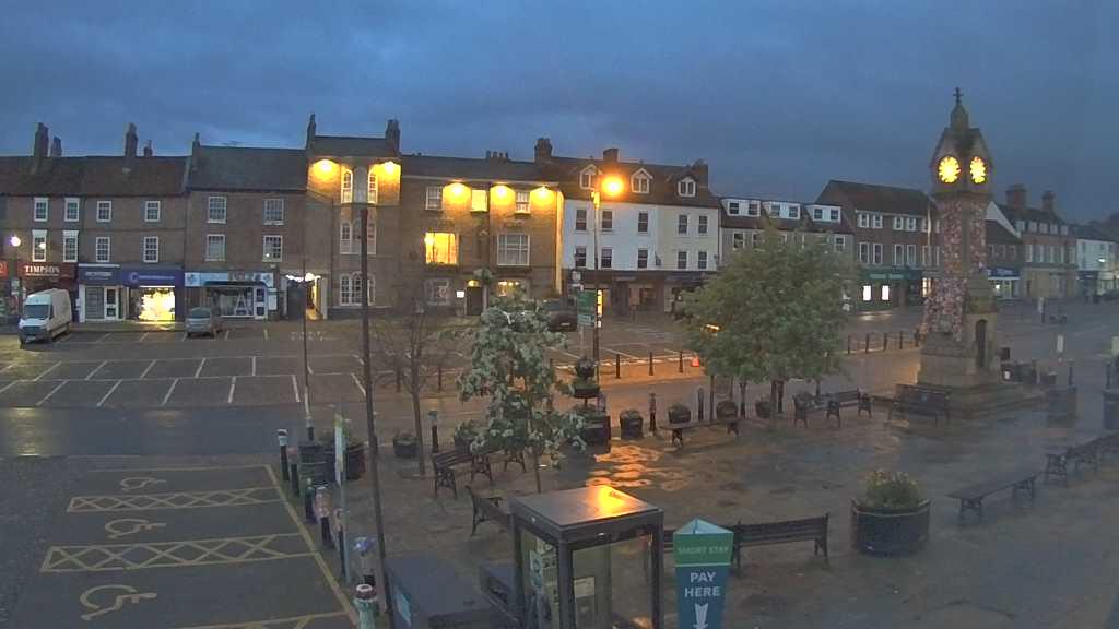 Thirsk webcam overlooking the Market Place