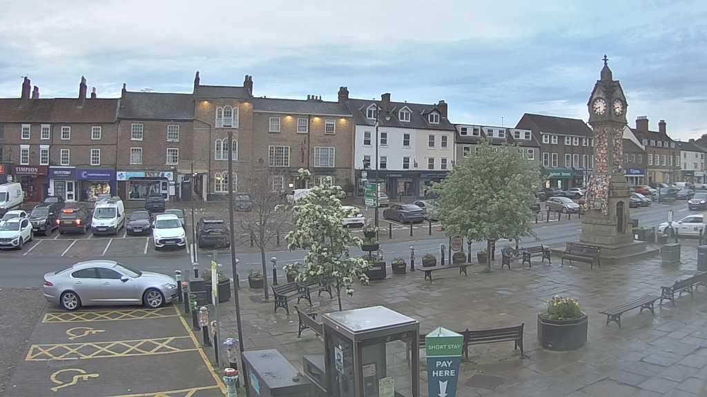 Thirsk webcam overlooking the Market Place