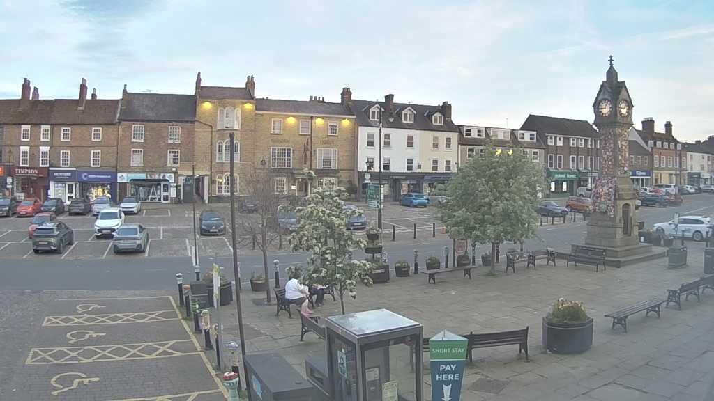 Thirsk webcam overlooking the Market Place